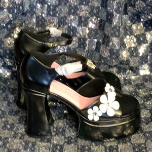 (KLB). NWOB  Sugar Thrillz Black Flower Chunky Platform Heels Dolls Kill